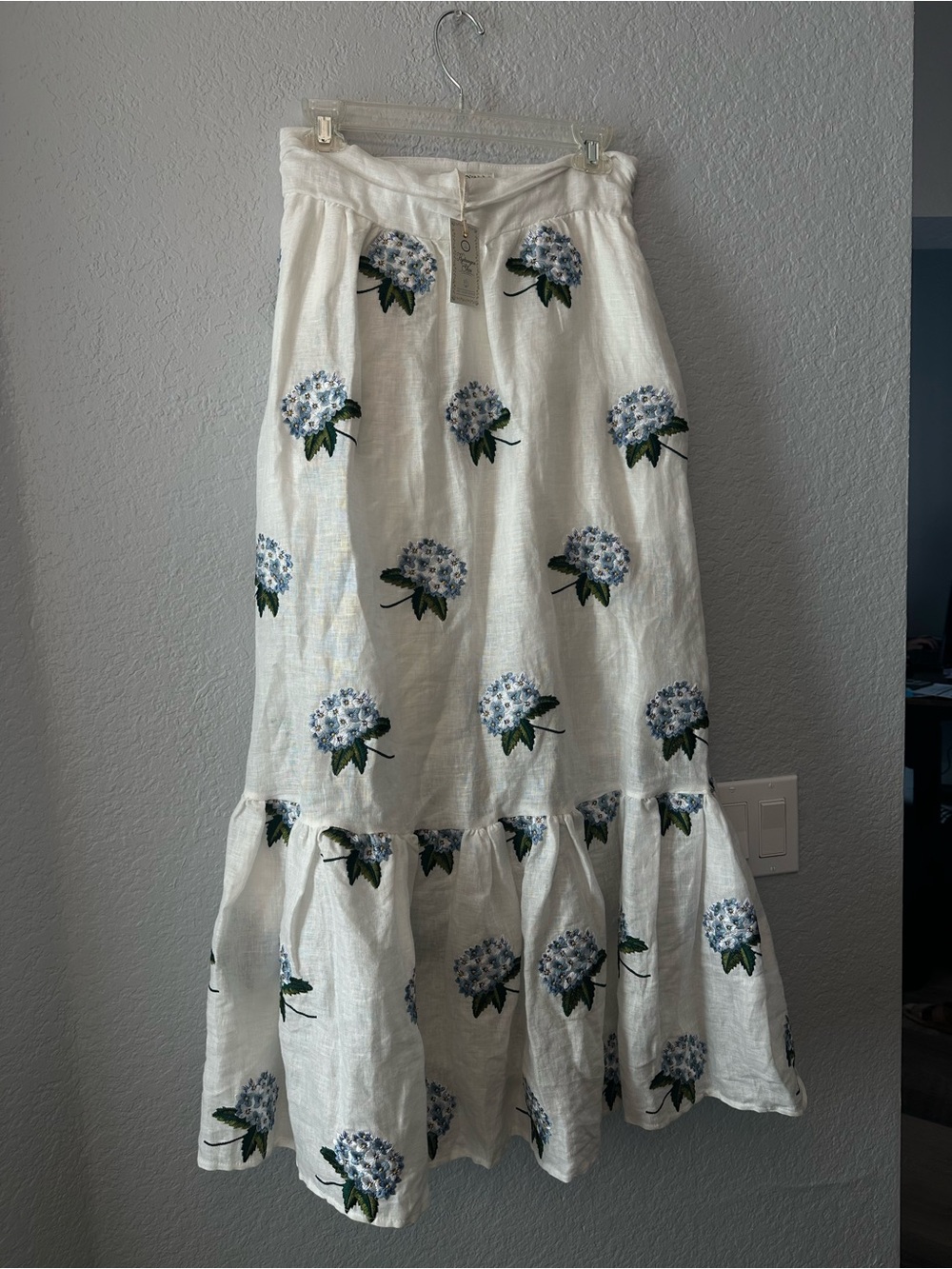 Kiel James Patrick Hydrangea Embroidered Skirt in White - Picture 6 of 12